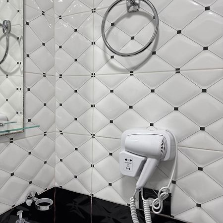 Hotel M&S Tirana Bagian luar foto
