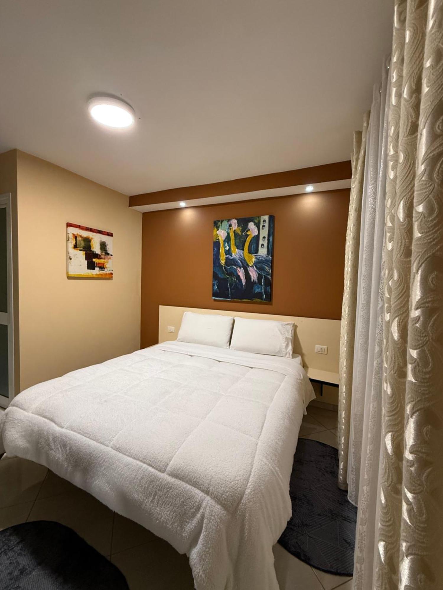 Hotel M&S Tirana Bagian luar foto