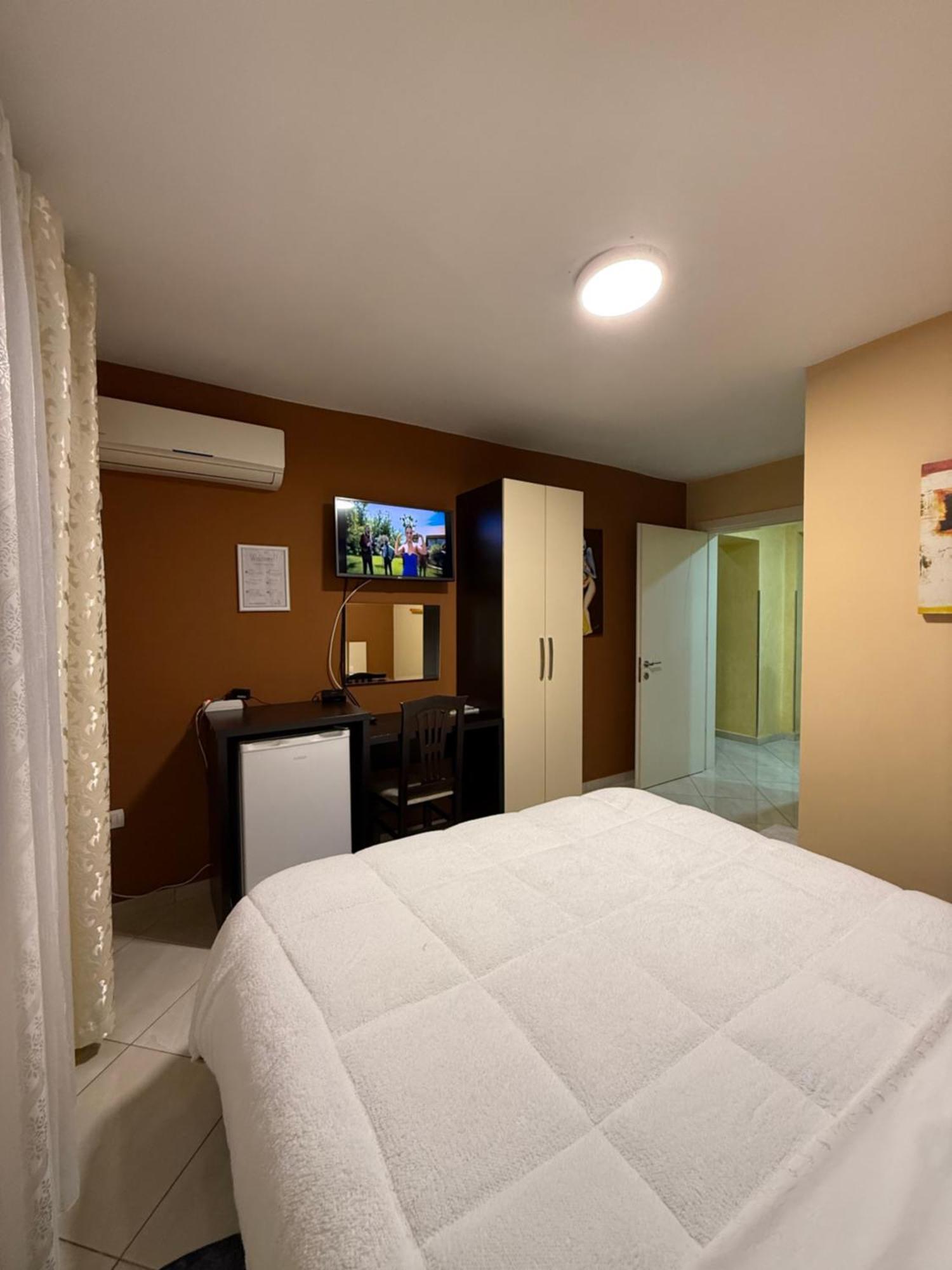 Hotel M&S Tirana Bagian luar foto