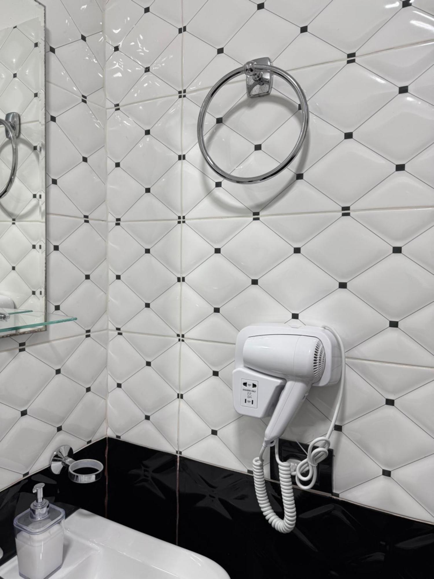 Hotel M&S Tirana Bagian luar foto