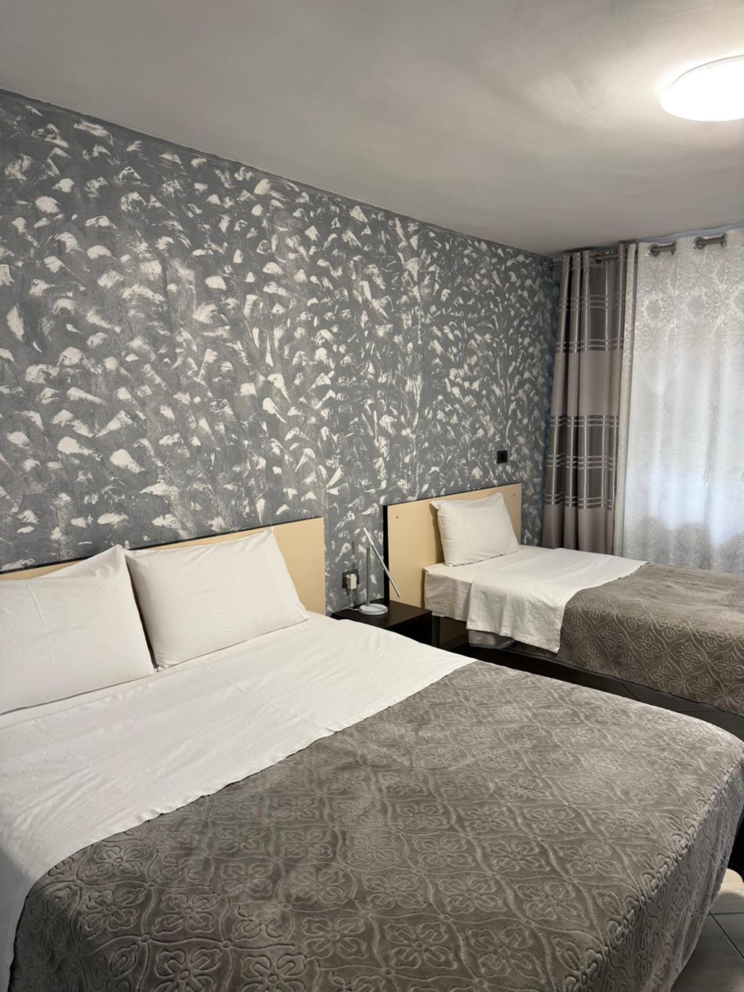 Hotel M&S Tirana Bagian luar foto