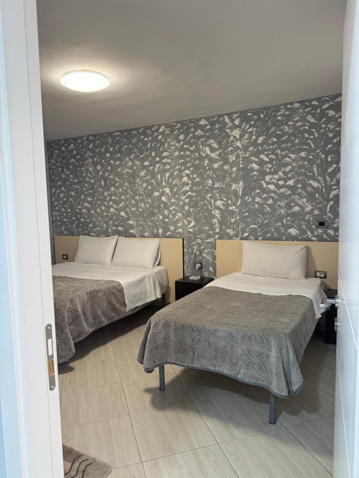 Hotel M&S Tirana Bagian luar foto