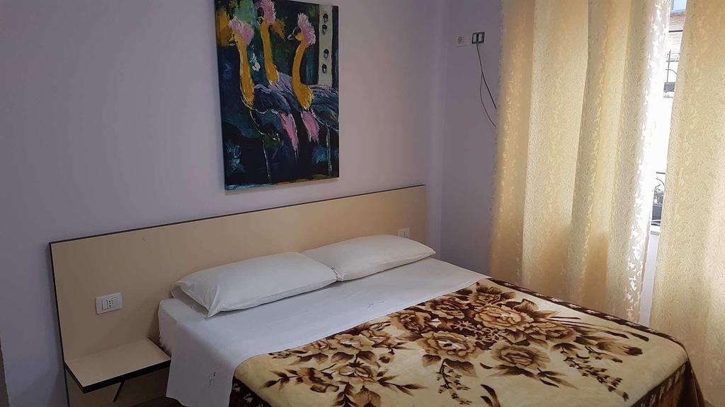 Hotel M&S Tirana Bagian luar foto