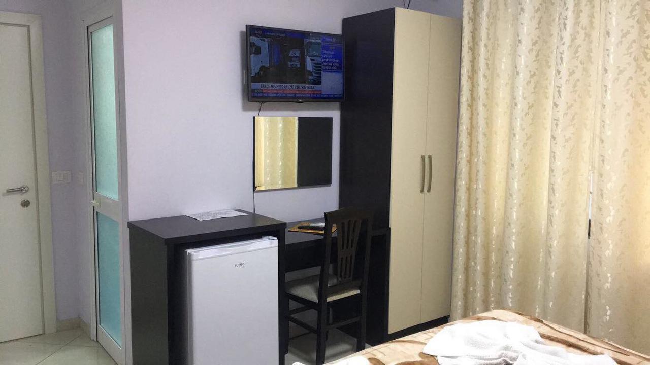Hotel M&S Tirana Bagian luar foto