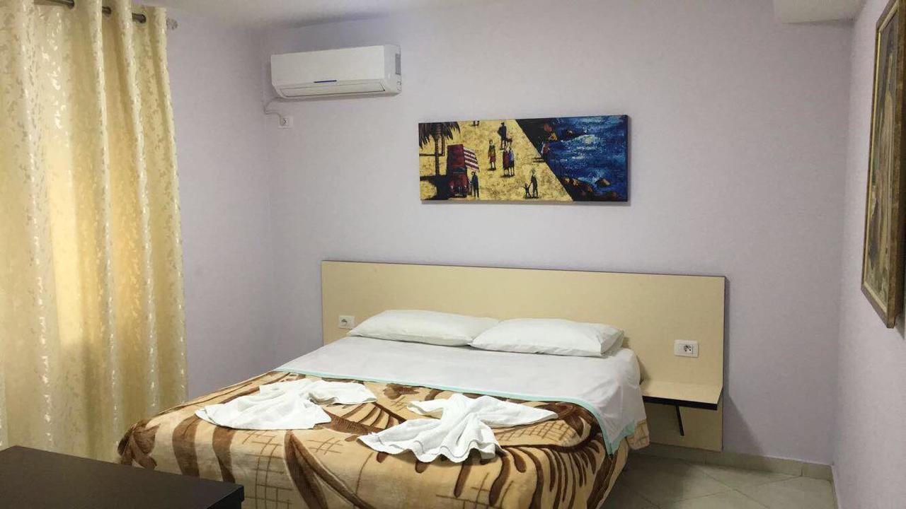 Hotel M&S Tirana Bagian luar foto