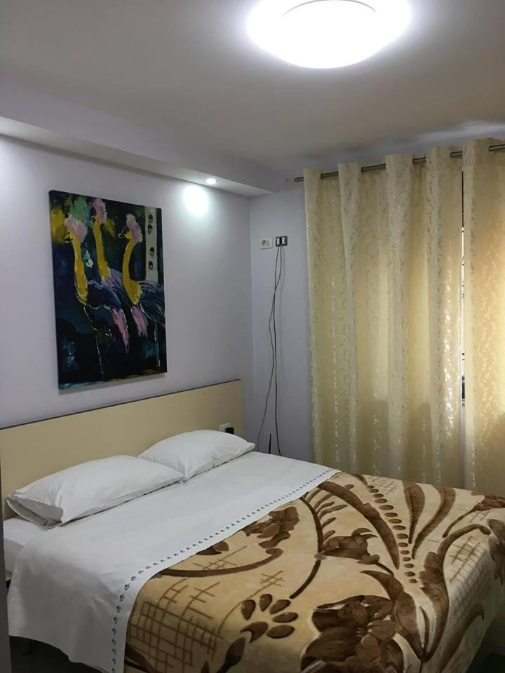 Hotel M&S Tirana Bagian luar foto