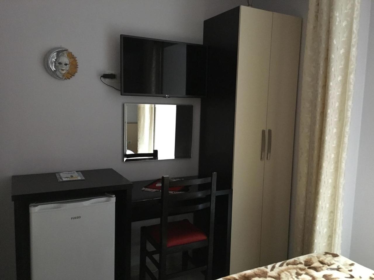Hotel M&S Tirana Bagian luar foto
